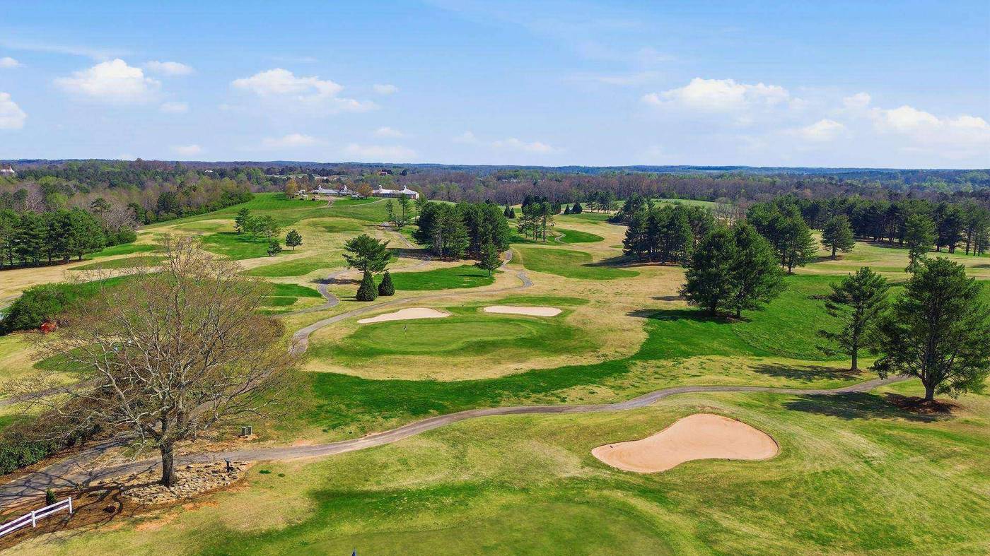 Apple Mountain fairway for group golf events