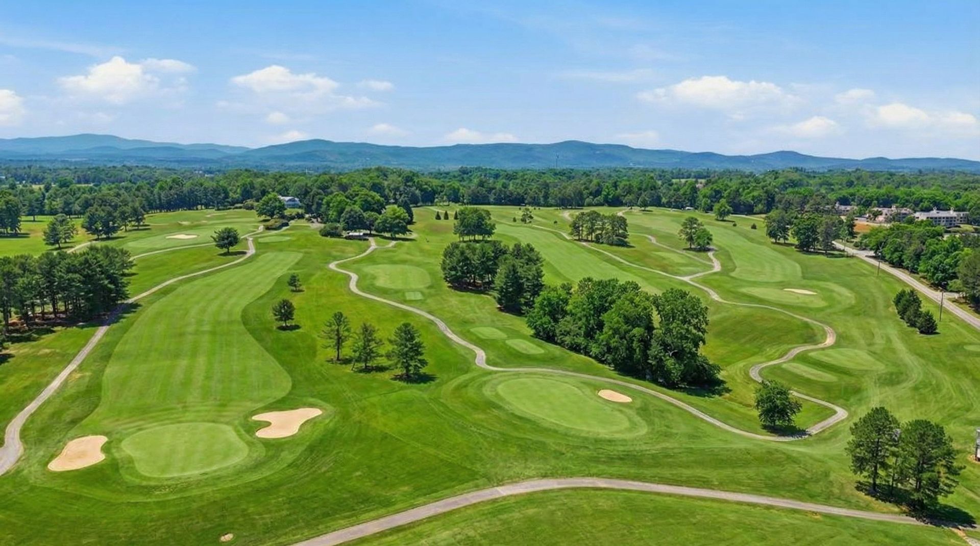 Apple Mountain golf course wide view