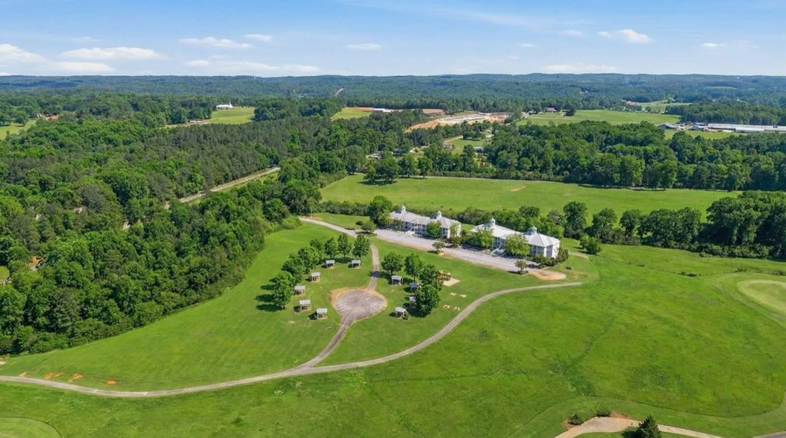 Mountain-view apartments beside the fairways at Apple Mountain